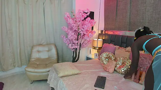 IsseyMz online show from 12/09/24, 04:56