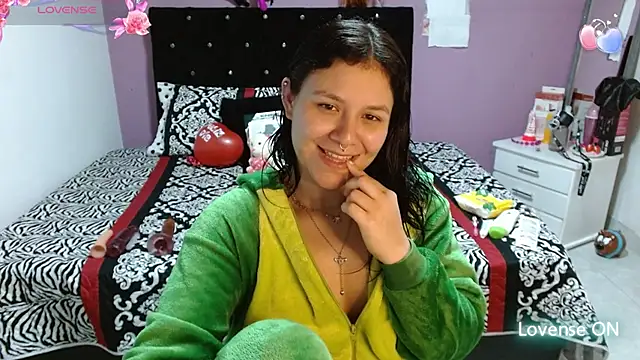 Snapshot of soniafuckboobs chatting on 03/19/25, 09:48 soniafuckboobs online show from 03/19/25, 09:48