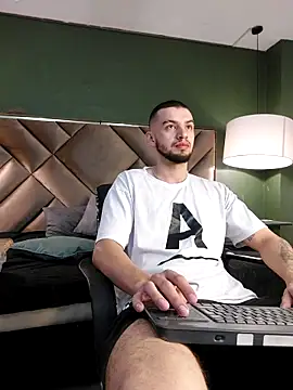 Snapshot of Michael_magno chatting on 01/07/26, 03:42 Michael magno online show from 01/07/26, 03:42