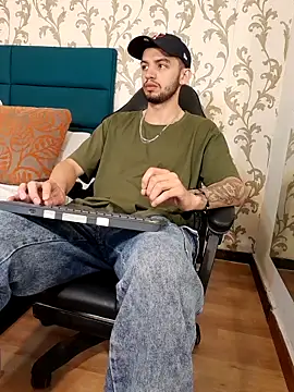 Snapshot of Michael_magno chatting on 02/16/26, 01:51 Michael magno online show from 02/16/26, 01:51