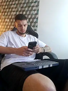 Snapshot of Michael_magno chatting on 02/22/26, 01:07 Michael magno online show from 02/22/26, 01:07