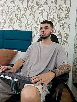 Snapshot of Michael_magno chatting on 02/25/26, 10:25 Michael magno online show from 02/25/26, 10:25