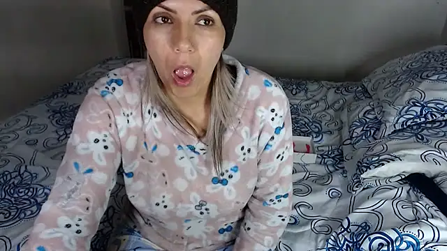 Chantal hott online show from 04/19/26, 02:44