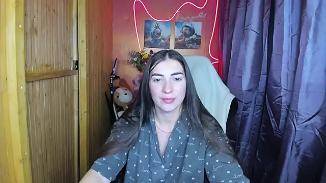 Snapshot of Fiery_Brunette_ chatting on 12/25/24, 02:45 Fiery Brunette  online show from 12/25/24, 02:45