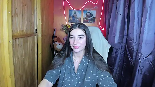 Snapshot of Fiery_Brunette_ chatting on 12/25/24, 06:30 Fiery Brunette  online show from 12/25/24, 06:30