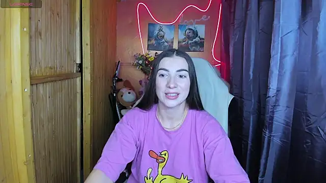 Snapshot of Fiery_Brunette_ chatting on 01/04/25, 09:00 Fiery Brunette  online show from 01/04/25, 09:00