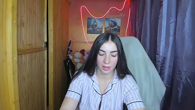 Snapshot of Fiery_Brunette_ chatting on 02/17/25, 09:35 Fiery Brunette  online show from 02/17/25, 09:35