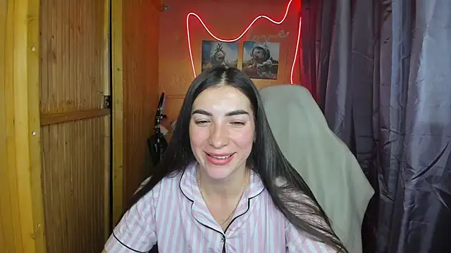 Snapshot of Fiery_Brunette_ chatting on 02/19/25, 09:17 Fiery Brunette  online show from 02/19/25, 09:17