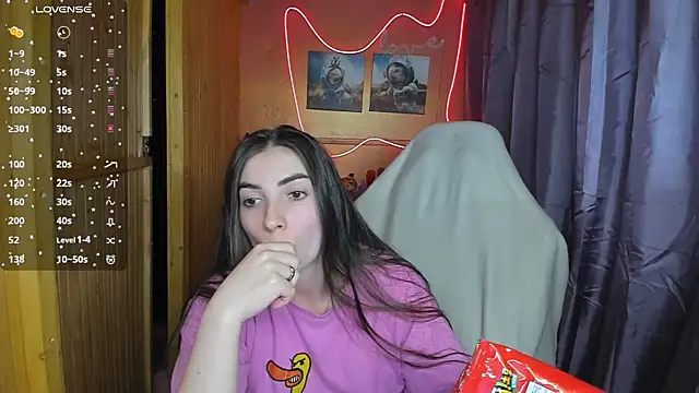 Snapshot of Fiery_Brunette_ chatting on 02/24/25, 03:42 Fiery Brunette  online show from 02/24/25, 03:42