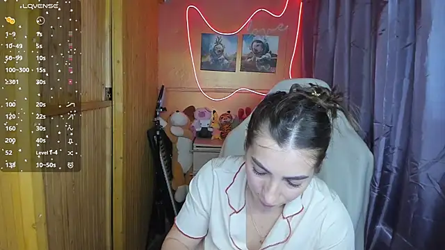 Snapshot of Fiery_Brunette_ chatting on 02/25/25, 07:31 Fiery Brunette  online show from 02/25/25, 07:31