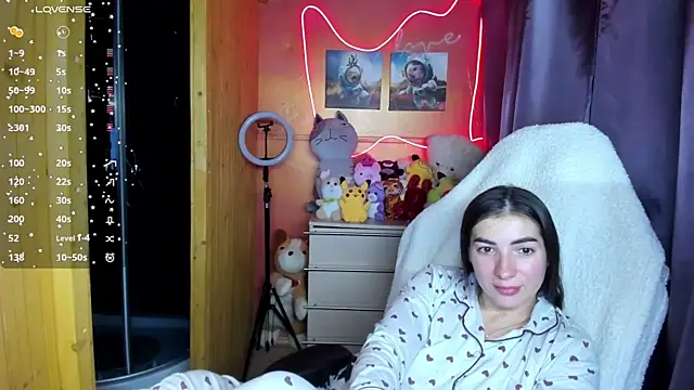 Snapshot of Fiery_Brunette_ chatting on 10/10/25, 05:50 Fiery Brunette  online show from 10/10/25, 05:50