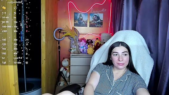 Fiery Brunette  online show from 11/18/25, 11:03