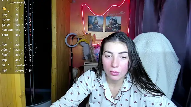 Fiery Brunette  online show from 12/02/25, 05:46