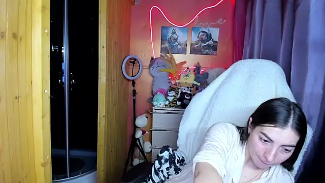 Fiery Brunette  online show from 04/24/26, 05:10