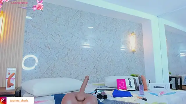 Snapshot of sabrina_shark_ chatting on 11/19/25, 03:17 sabrina shark online show from 11/19/25, 03:17