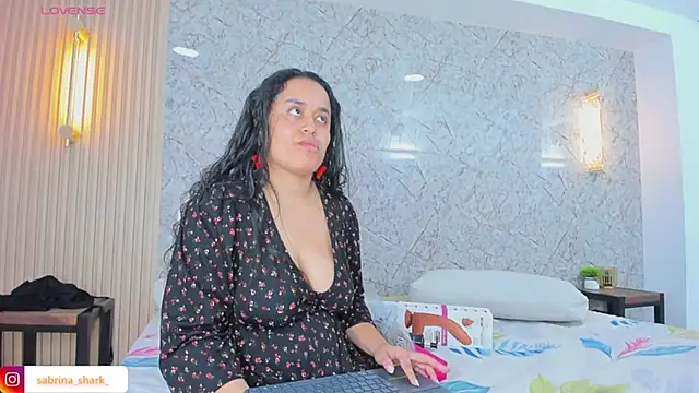 Snapshot of sabrina_shark_ chatting on 11/22/25, 03:05 sabrina shark online show from 11/22/25, 03:05