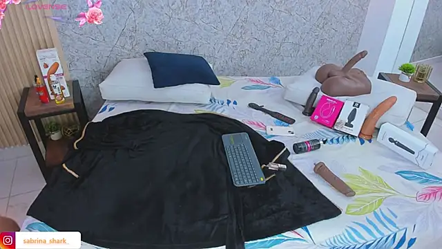 Snapshot of sabrina_shark_ chatting on 11/24/25, 02:33 sabrina shark online show from 11/24/25, 02:33