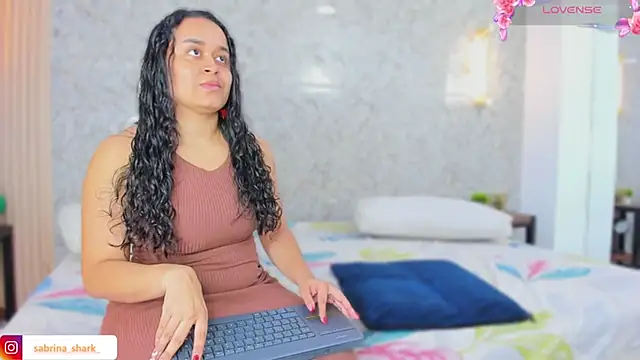 Snapshot of sabrina_shark_ chatting on 12/03/25, 03:03 sabrina shark online show from 12/03/25, 03:03