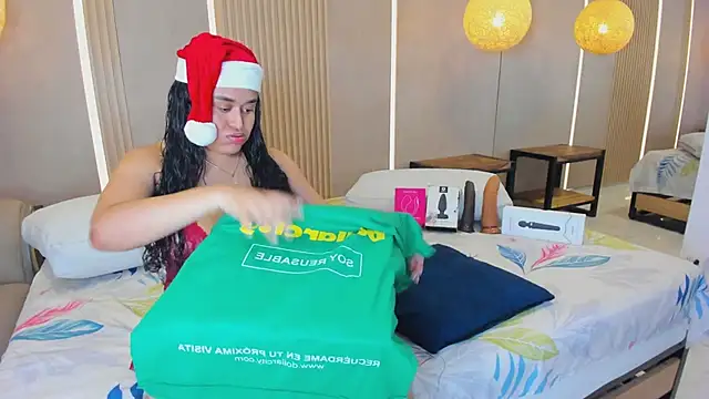 Snapshot of sabrina_shark_ chatting on 12/15/25, 01:43 sabrina shark online show from 12/15/25, 01:43