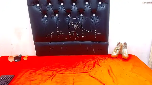 Snapshot of JUICYASSxxx chatting on 03/18/25, 04:37 JUICYASSxxx online show from 03/18/25, 04:37