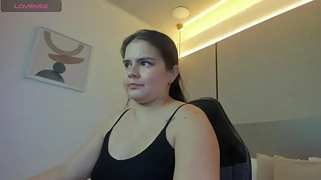 Snapshot of ayla13_ chatting on 06/15/26, 03:25 ayla13 online show from 06/15/26, 03:25