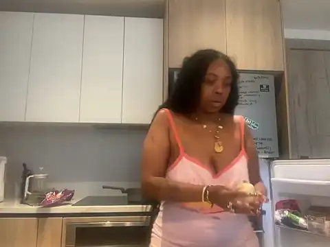 ChocolateCakeQueen online show from 04/18/26, 10:43