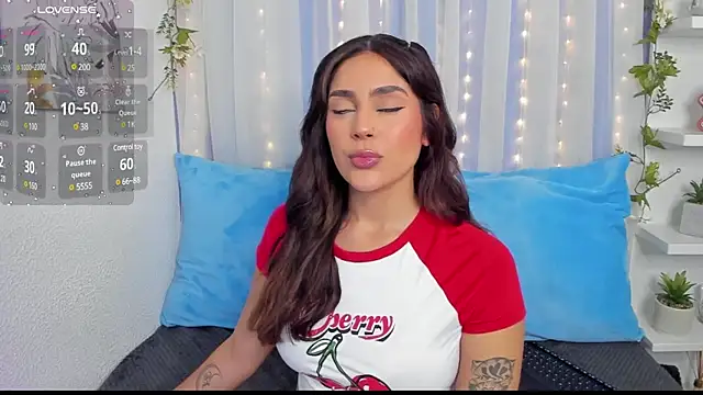 HazzelGray online show from 02/05/25, 03:52