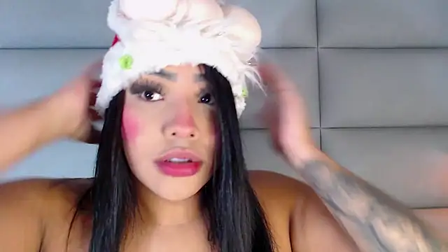 Snapshot of emily_brontee_ chatting on 12/10/24, 11:54 emily brontee online show from 12/10/24, 11:54