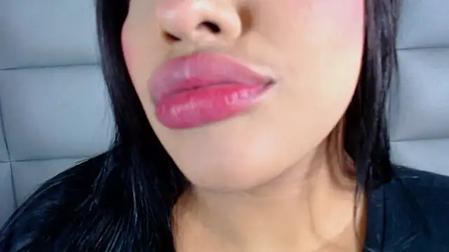 Snapshot of emily_brontee_ chatting on 02/18/25, 01:00 emily brontee online show from 02/18/25, 01:00