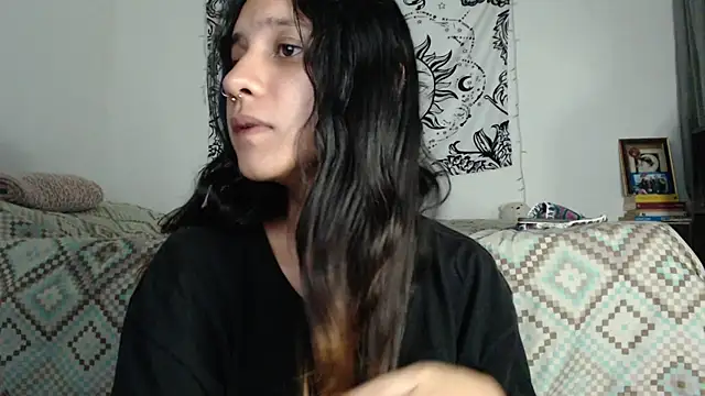 Snapshot of AlinaWoolf_ chatting on 12/28/24, 02:33 AlinaWoolf  online show from 12/28/24, 02:33