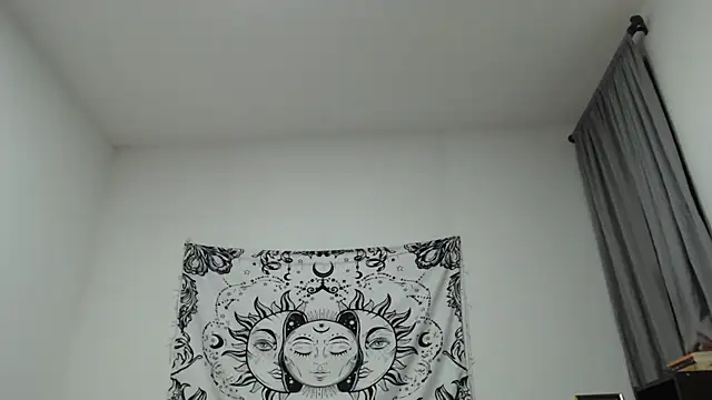 Snapshot of AlinaWoolf_ chatting on 01/24/25, 04:27 AlinaWoolf  online show from 01/24/25, 04:27