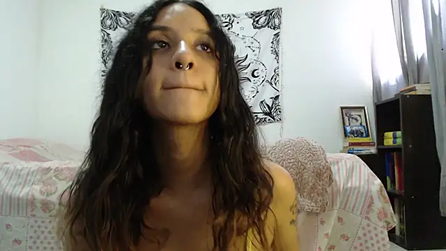 Snapshot of AlinaWoolf_ chatting on 01/28/25, 05:00 AlinaWoolf  online show from 01/28/25, 05:00