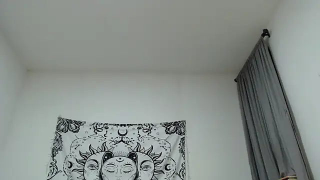 Snapshot of AlinaWoolf_ chatting on 02/04/25, 05:42 AlinaWoolf  online show from 02/04/25, 05:42