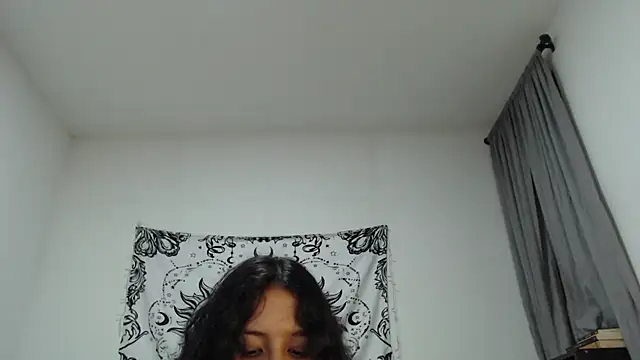 Snapshot of AlinaWoolf_ chatting on 03/08/25, 04:45 AlinaWoolf  online show from 03/08/25, 04:45