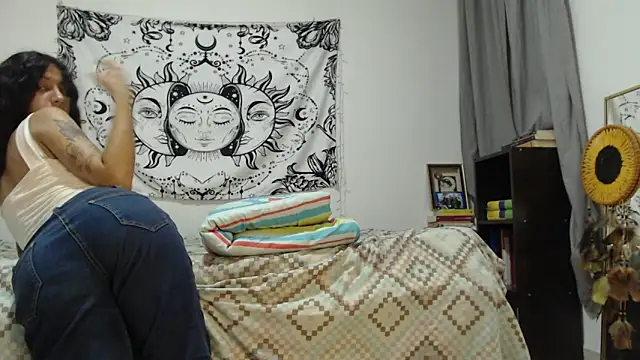 Snapshot of AlinaWoolf_ chatting on 03/11/25, 05:05 AlinaWoolf  online show from 03/11/25, 05:05