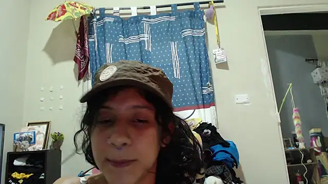 Snapshot of AlinaWoolf_ chatting on 05/11/26, 03:12 AlinaWoolf online show from 05/11/26, 03:12