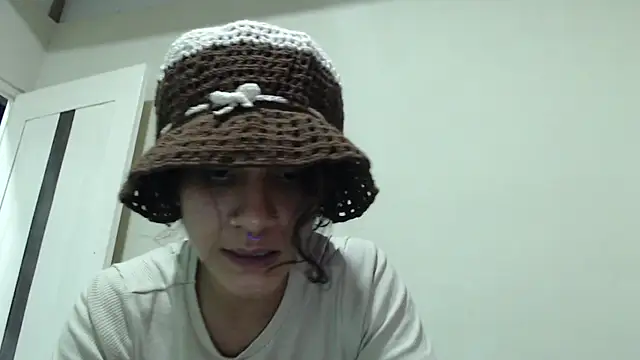 Snapshot of AlinaWoolf_ chatting on 05/12/26, 06:21 AlinaWoolf online show from 05/12/26, 06:21