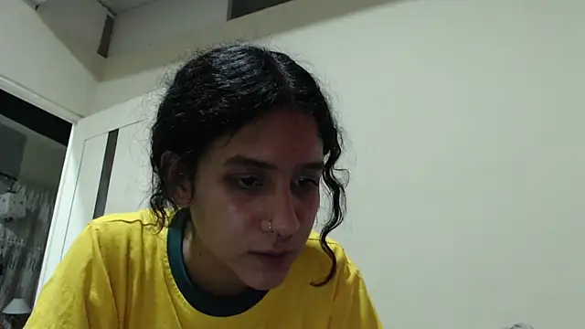 Snapshot of AlinaWoolf_ chatting on 05/16/26, 04:42 AlinaWoolf online show from 05/16/26, 04:42