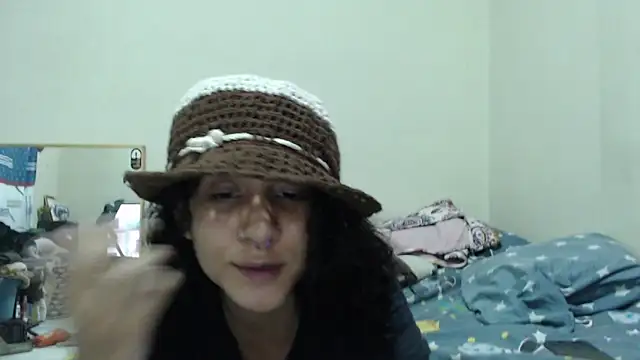 Snapshot of AlinaWoolf_ chatting on 05/18/26, 04:07 AlinaWoolf online show from 05/18/26, 04:07