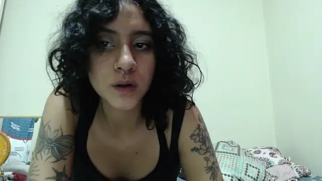 Snapshot of AlinaWoolf_ chatting on 05/19/26, 03:35 AlinaWoolf online show from 05/19/26, 03:35