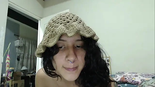 Snapshot of AlinaWoolf_ chatting on 06/04/26, 06:19 AlinaWoolf online show from 06/04/26, 06:19