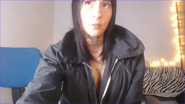 Snapshot of Tristan_fantasycam chatting on 01/11/25, 10:40 Tristan fantasycam online show from 01/11/25, 10:40