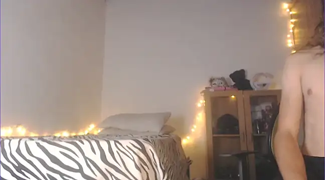 Snapshot of Tristan_fantasycam chatting on 02/23/25, 12:19 Tristan fantasycam online show from 02/23/25, 12:19