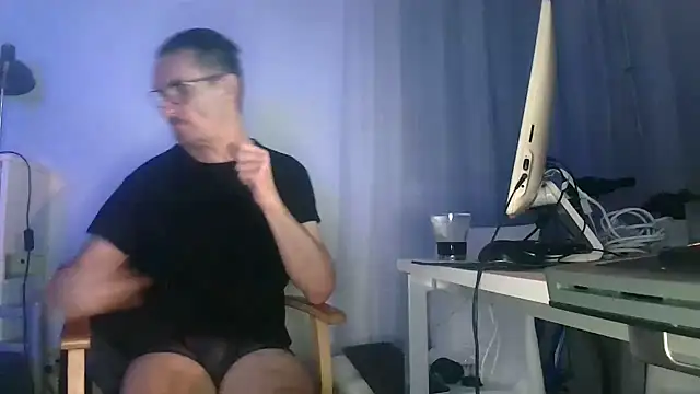 Snapshot of francky-libertin chatting on 01/18/25, 05:04 francky-libertin online show from 01/18/25, 05:04