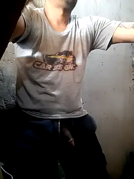 Snapshot of hecwil8 chatting on 09/10/25, 07:03 hecwil8 online show from 09/10/25, 07:03