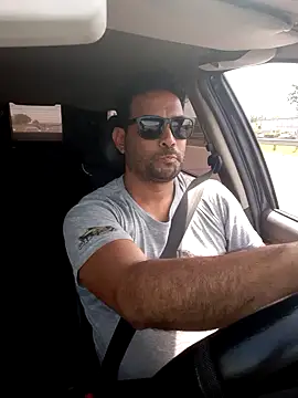 Snapshot of hecwil8 chatting on 10/23/25, 05:01 hecwil8 online show from 10/23/25, 05:01