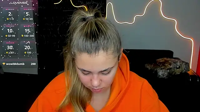 IsabellaBler online show from 11/18/25, 06:51