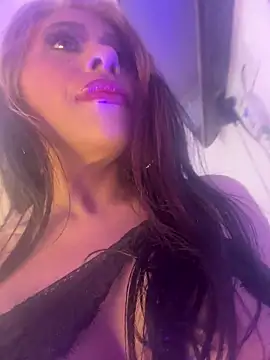 Snapshot of canela_10 chatting on 11/21/25, 03:16 canela 10 online show from 11/21/25, 03:16