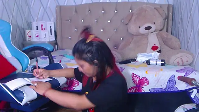 Snapshot of NicolleTaylor chatting on 01/15/25, 09:13 NicolleTaylor online show from 01/15/25, 09:13
