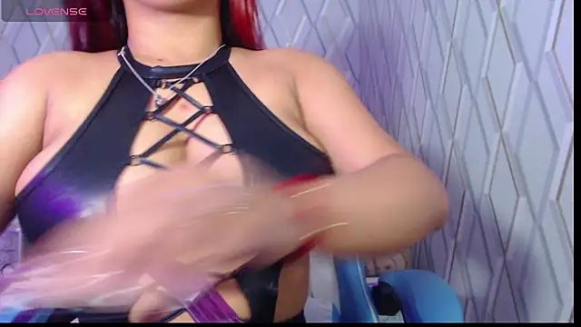 Snapshot of NicolleTaylor chatting on 02/01/25, 12:18 NicolleTaylor online show from 02/01/25, 12:18